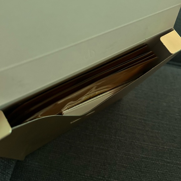 Clé de Peau Beauté $158 Vitality-Enhancing Eye Mask Surpreme 6pk - Picture 5 of 6